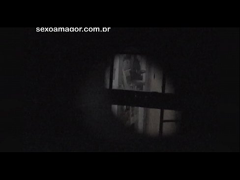 ❤️ Ξανθιά κοπέλα βιντεοσκοπήθηκε κρυφά από ηδονοβλεψία της γειτονιάς κρυμμένο πίσω από κούφια τούβλα ❤️ Σπιτικό πορνό